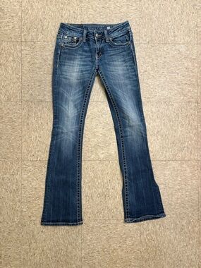 Miss Me Women's Studded Bootcut Jeans Medium Wash
Blue Denim 5-Pocket